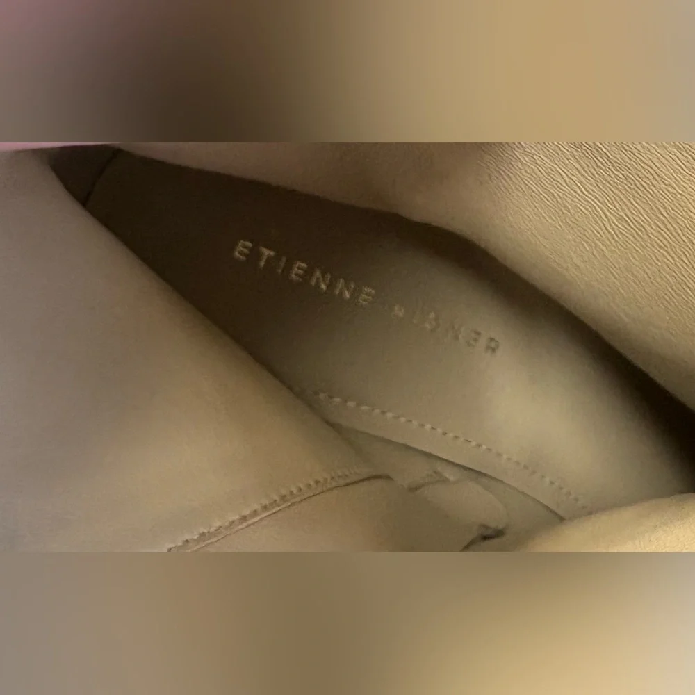 NWOT Entienne Aigner Tempest Suede Boot in Hazelnut w 1 3/4” Heel & Side Zip 8M - Picture 13 of 13